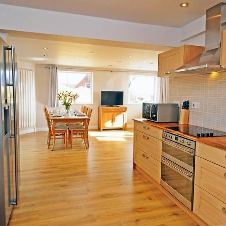 Whitby Spacious Rugby Field Cottage With Off-Street Parking And Ev Fast Point For Electric Cars Exteriör bild