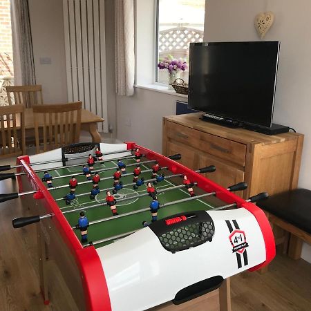 Whitby Spacious Rugby Field Cottage With Off-Street Parking And Ev Fast Point For Electric Cars Exteriör bild