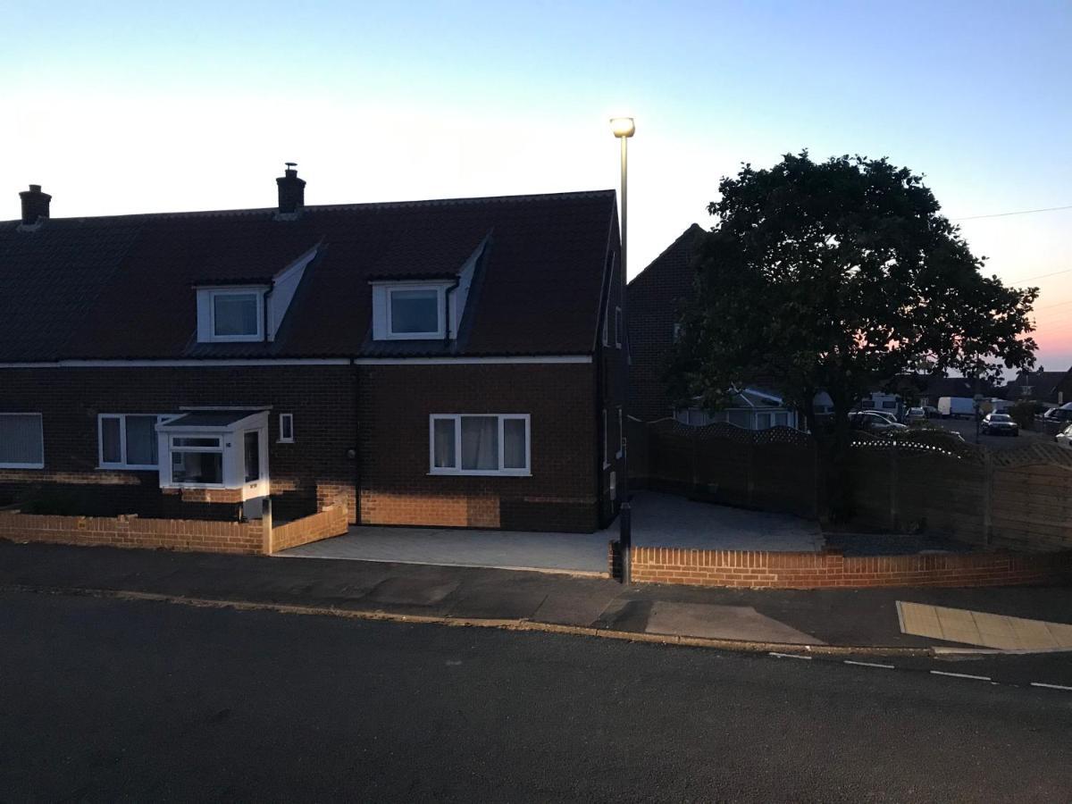 Whitby Spacious Rugby Field Cottage With Off-Street Parking And Ev Fast Point For Electric Cars Exteriör bild