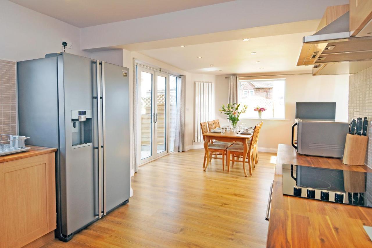 Whitby Spacious Rugby Field Cottage With Off-Street Parking And Ev Fast Point For Electric Cars Exteriör bild