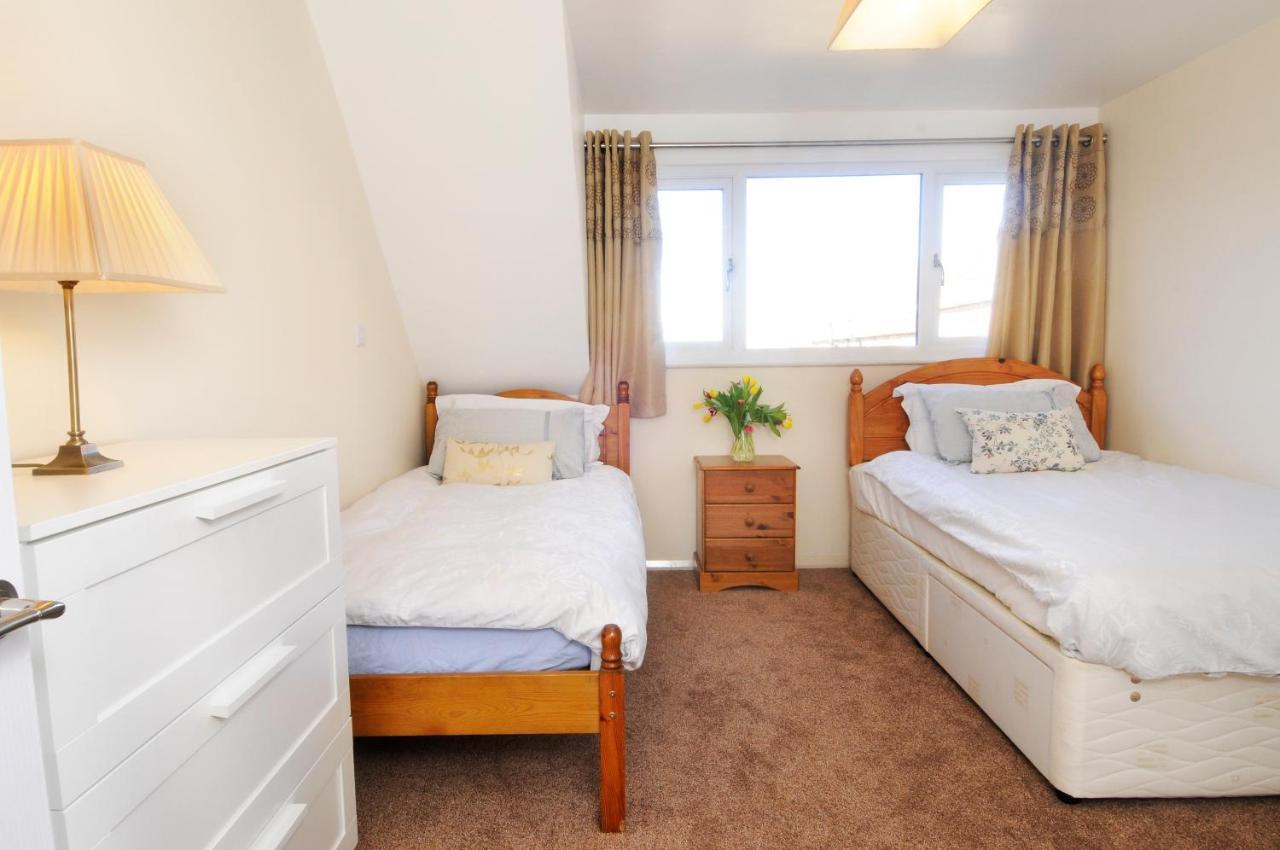 Whitby Spacious Rugby Field Cottage With Off-Street Parking And Ev Fast Point For Electric Cars Exteriör bild