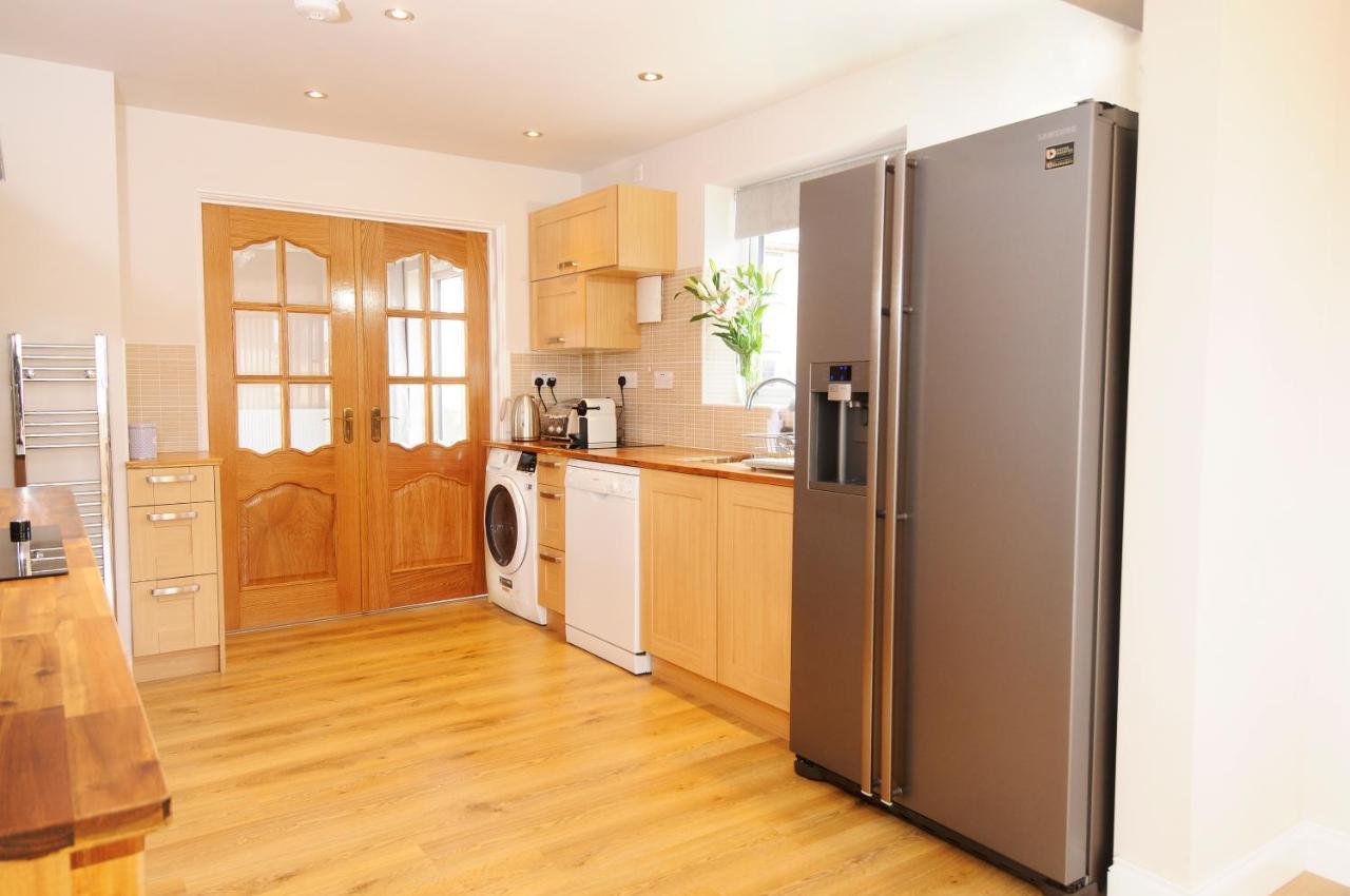 Whitby Spacious Rugby Field Cottage With Off-Street Parking And Ev Fast Point For Electric Cars Exteriör bild