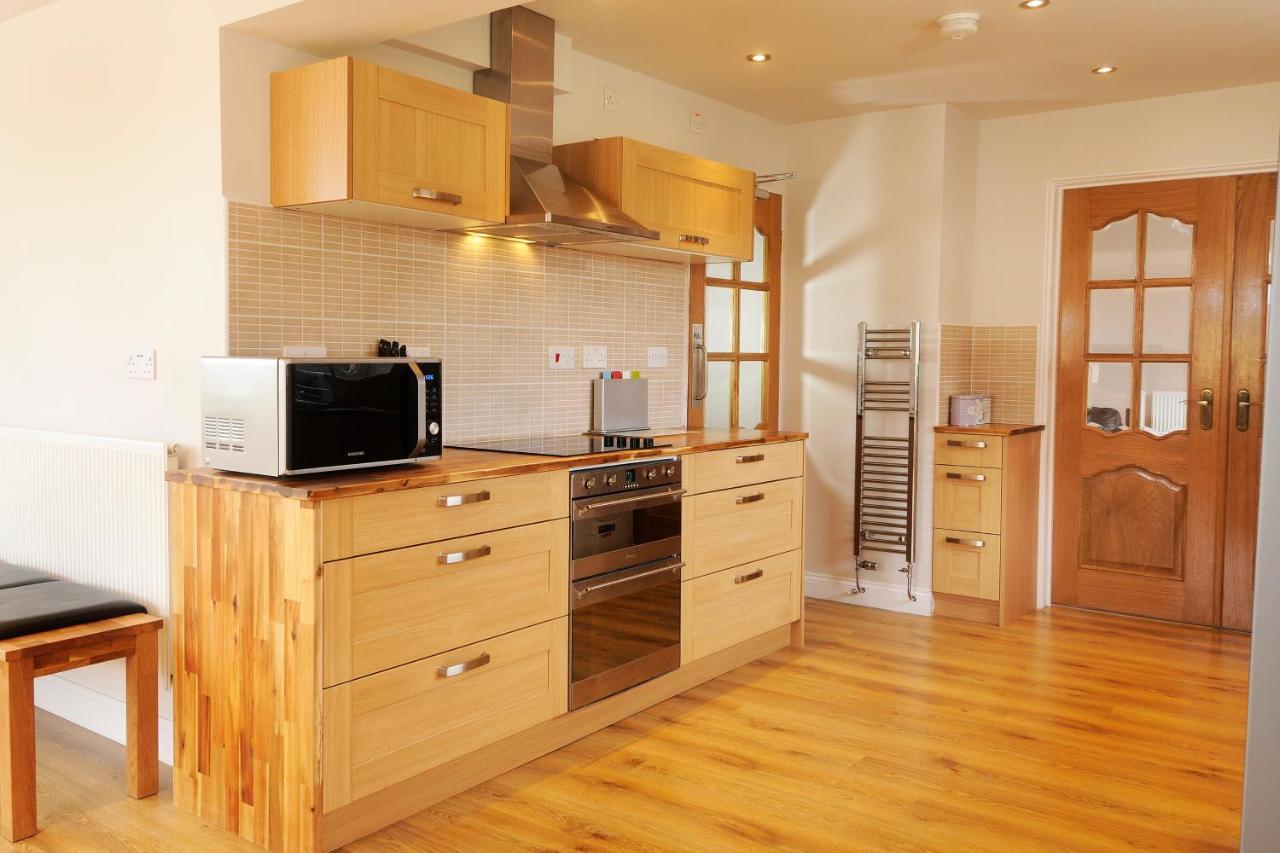 Whitby Spacious Rugby Field Cottage With Off-Street Parking And Ev Fast Point For Electric Cars Exteriör bild