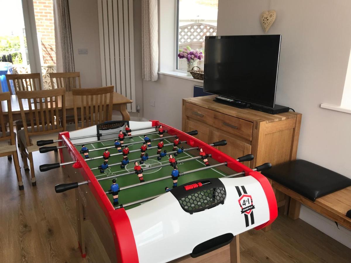 Whitby Spacious Rugby Field Cottage With Off-Street Parking And Ev Fast Point For Electric Cars Exteriör bild